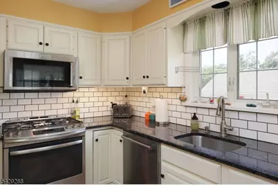 303 E Webster Ave, Roselle Park, NJ 07204 - Photo 10