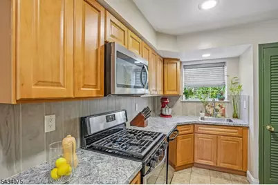 272-276 Walnut St #6D, Newark, NJ 07105 - Photo 12