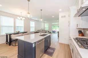 18 Flower Horn Blvd, Randolph Township, NJ 07869 - Photo 6