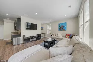 411 Parkview Ln, Rockaway Township, NJ 07866 - Photo 4