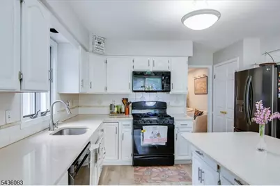 58 Musiker Ave, Randolph Township, NJ 07869 - Photo 6
