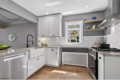 70 Berkley Ave, Woodbridge Township, NJ 07067 - Photo 14