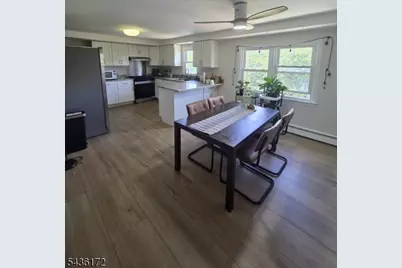 360 New York Ave, Lyndhurst Township, NJ 07071 - Photo 4
