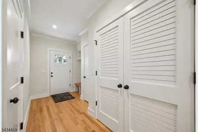 22 Willow St #B, Millburn, NJ 07041 - Photo 4