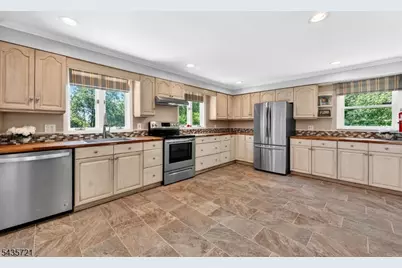 24 Skytop Rd, Washington Township, NJ 07853 - Photo 4