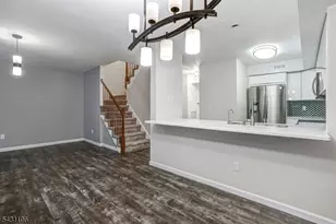 7 Sussex Ct, Bedminster Township, NJ 07921 - Photo 10