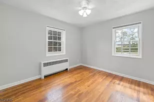 4 Colfax Manor, Roselle Park, NJ 07204 - Photo 2
