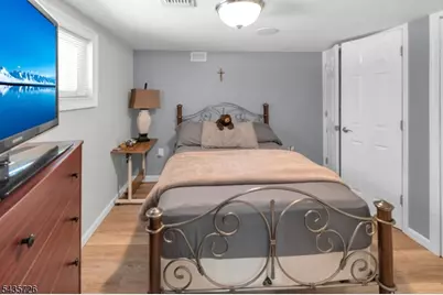 56 Ridgefield Ave, Ridgefield, NJ 07660 - Photo 24