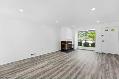 2 Veros Ln, Franklin Township, NJ 08823 - Photo 4