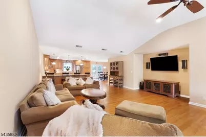 8 Robin Rd, Somerville, NJ 08876 - Photo 4