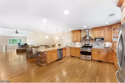 8 Robin Rd, Somerville, NJ 08876 - Photo 6