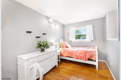 8 Robin Rd, Somerville, NJ 08876 - Photo 16