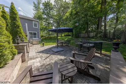27 Burlington Rd, Berkeley Heights Township, NJ 07974 - Photo 24