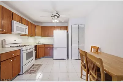 195 English Pl, Bernards Township, NJ 07920 - Photo 10