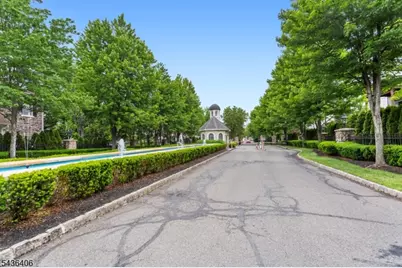 28 Devonshire Dr, Clifton, NJ 07013 - Photo 4