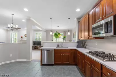 28 Devonshire Dr, Clifton, NJ 07013 - Photo 20