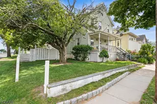33 Pulaski Pl, Hackensack, NJ 07601 - Photo 2