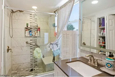 33 Pulaski Pl, Hackensack, NJ 07601 - Photo 18