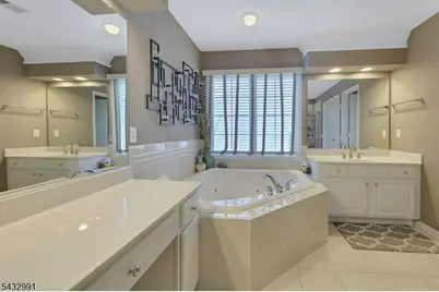 81 Lafayette Cir #81, Totowa, NJ 07512 - Photo 32