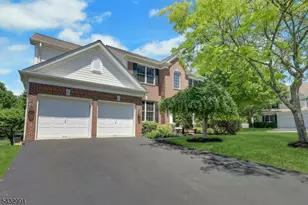 81 Lafayette Cir, Totowa, NJ 07512 - Photo 2