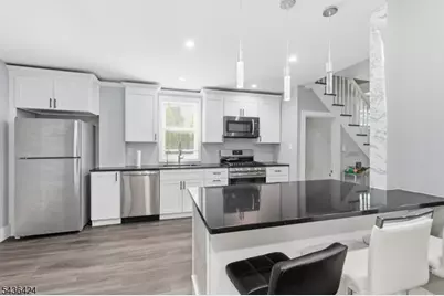 245 W 3rd Ave, Roselle, NJ 07203 - Photo 8