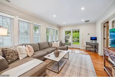 148 Beekman Rd, Summit, NJ 07901 - Photo 4