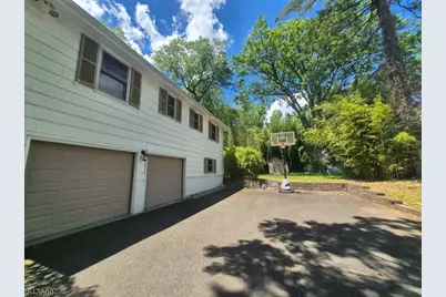 205 Long Hill Dr, Millburn, NJ 07078 - Photo 20