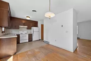 800 Lynda Rd, Lopatcong Township, NJ 08865 - Photo 6
