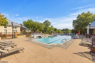 208-32 Shearwater Ct, Jersey City, NJ 07305 - Photo 16