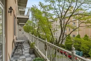 208-32 Shearwater Ct, Jersey City, NJ 07305 - Photo 2