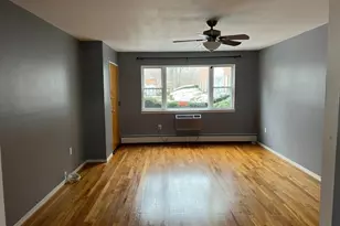 17 Manchester Ct, Wayne, NJ 07470 - Photo 2