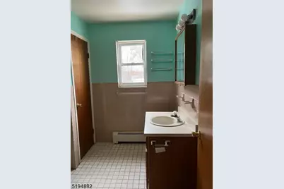 17 Manchester Ct, Wayne, NJ 07470 - Photo 10
