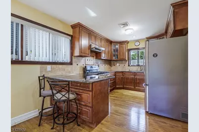 24 Winthrop Rd, Edison Twp., NJ 08817 - Photo 8