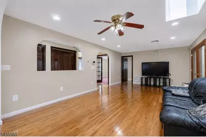 24 Winthrop Rd, Edison Twp., NJ 08817 - Photo 4