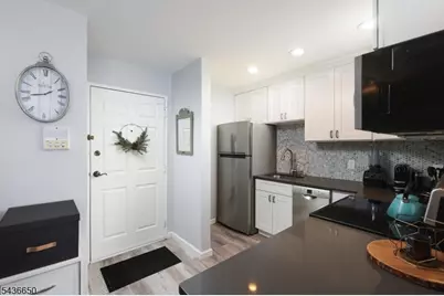 37 Hill St #C8, Morristown, NJ 07960 - Photo 2