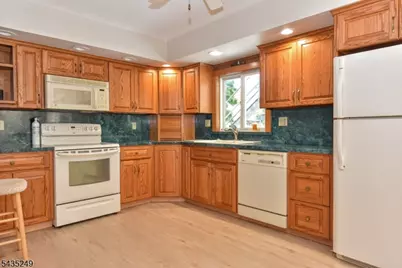 51 Charles St, Dumont, NJ 07628 - Photo 6