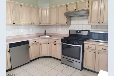 98 Amethyst Way, Franklin Township, NJ 08823 - Photo 2