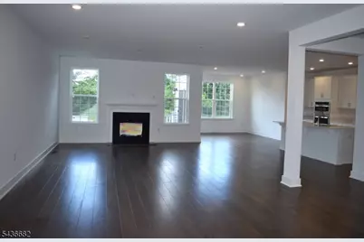 52 Eastwood Ter, East Hanover Township, NJ 07936 - Photo 2