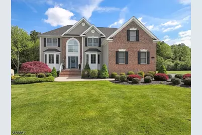 16 Saint Andrews Ct, Mount Olive, NJ 07836 - Photo 2