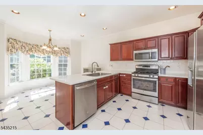 10 Ebersbach Ln, Roseland, NJ 07068 - Photo 6