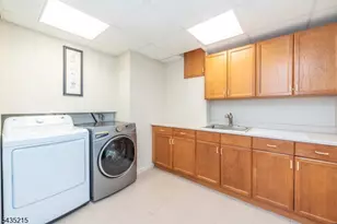 10 Ebersbach Ln, Roseland, NJ 07068 - Photo 22