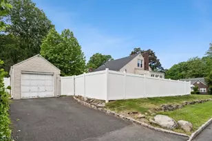 341 Huntington Rd, Union Township, NJ 07083 - Photo 22