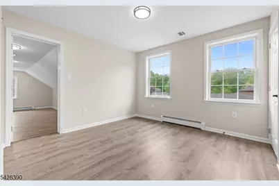 128 Big Piece Rd, Fairfield, NJ 07004 - Photo 24