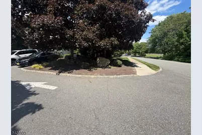 10 Parkside Ct, Wayne, NJ 07470 - Photo 4