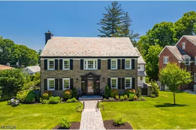 41 Crestwood Dr, Maplewood Twp., NJ 07040 - Photo 2