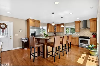 37 Hall Dr, Clark Township, NJ 07066 - Photo 6