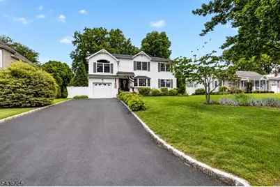 37 Hall Dr, Clark Township, NJ 07066 - Photo 4