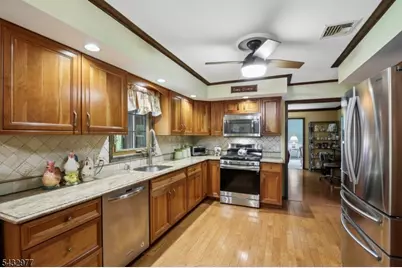 15 Bourbon St, Wayne Twp., NJ 07470 - Photo 8