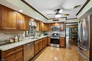 15 Bourbon St, Wayne Twp., NJ 07470 - Photo 8
