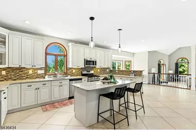 10 Red Robin Way, Raritan Township, NJ 08822 - Photo 14